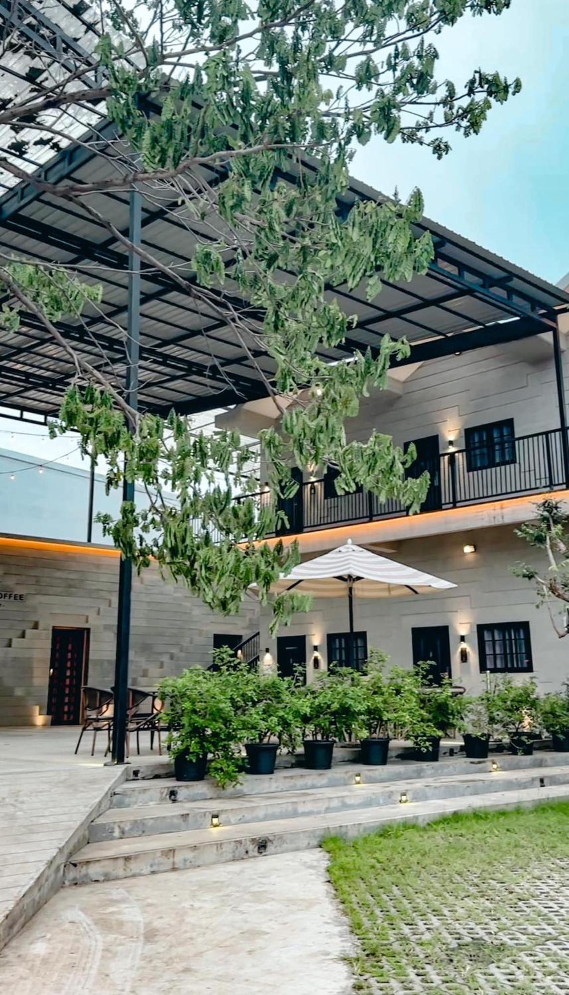 Macchiato Resort Savannakhet Opposite Thai Embassy מראה חיצוני תמונה